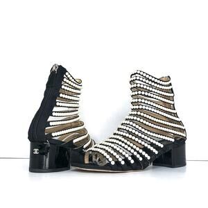 Chanel CC Logo Calfskin Pearl Runway 2016 Gladiator Sandals 39